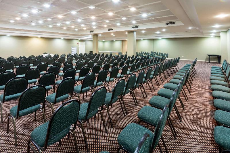 ホテル Wyndham Golden Foz Suites