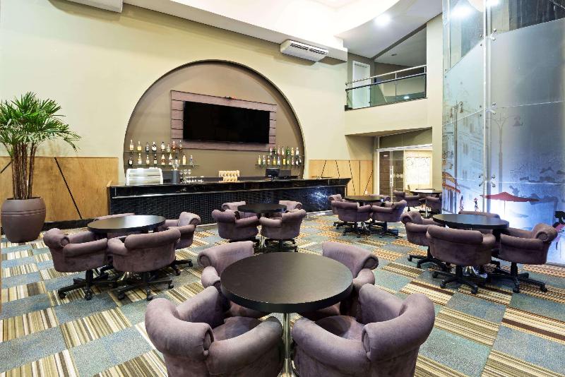 ホテル Wyndham Golden Foz Suites