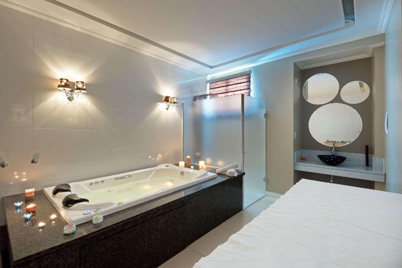 ホテル Wyndham Golden Foz Suites