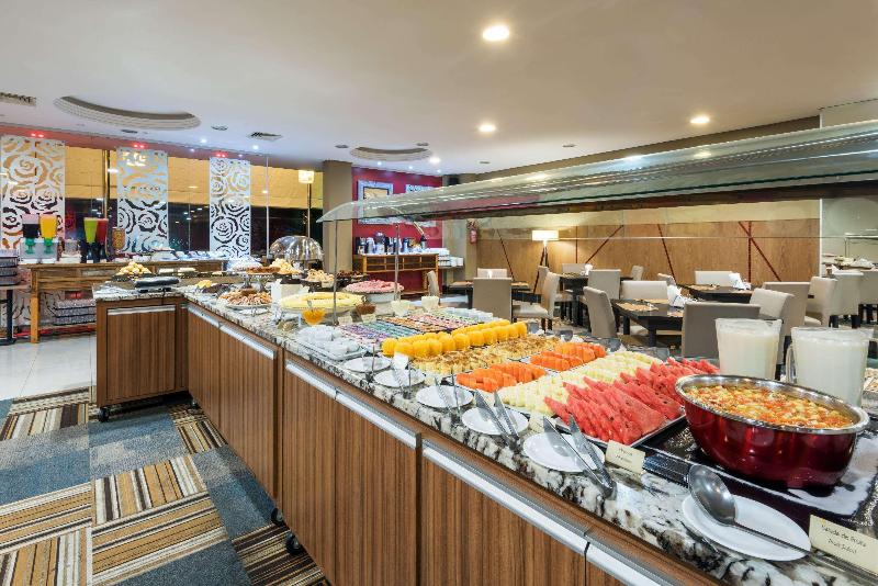 ホテル Wyndham Golden Foz Suites