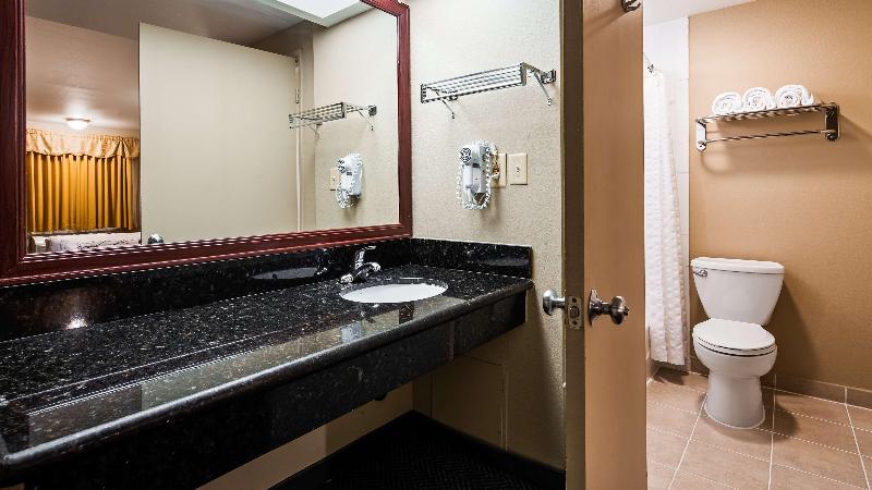 فندق Best Western Plus Grim S Dyke