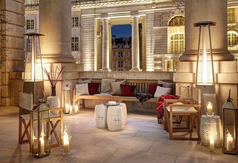 Отель Cafe Royal