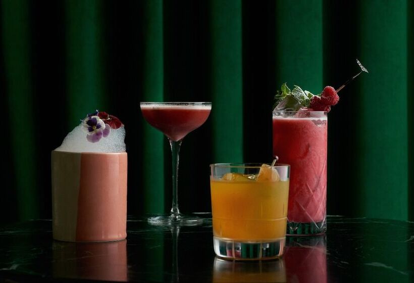 Отель Cafe Royal