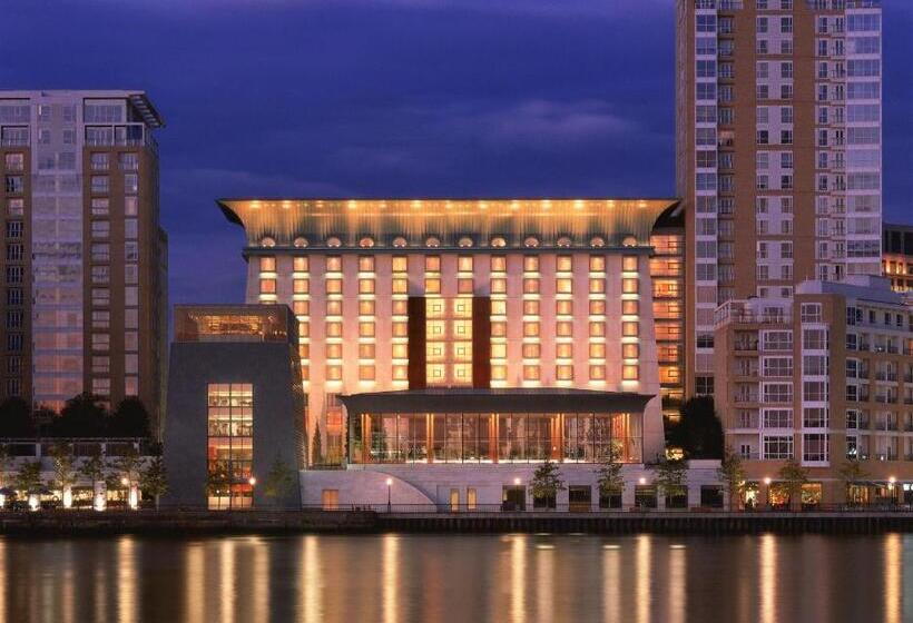 فندق Canary Riverside Plaza