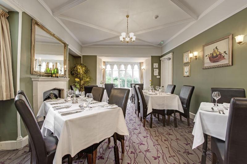 ホテル Cedar Manor