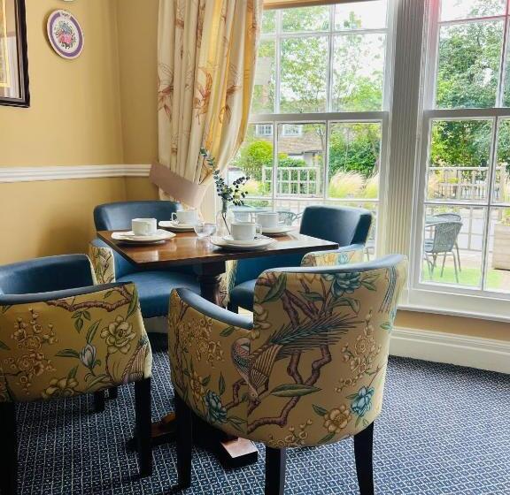 호텔 Crown & Cushion