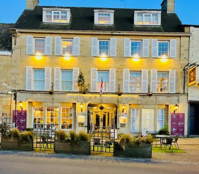 호텔 Crown & Cushion