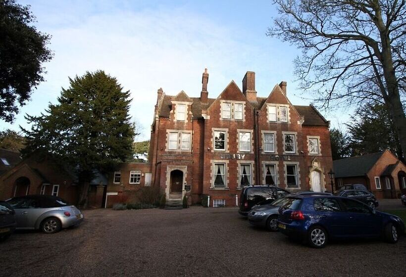 Canterbury Hotel Cottages And Apartment S