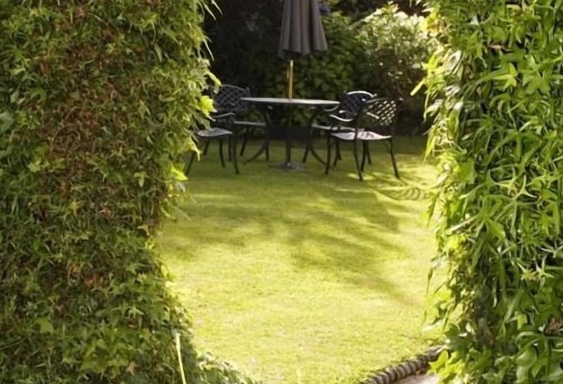 Canterbury Hotel Cottages And Apartment S