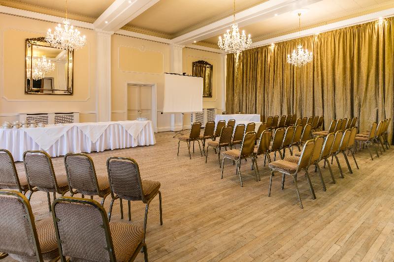 فندق Ednam House