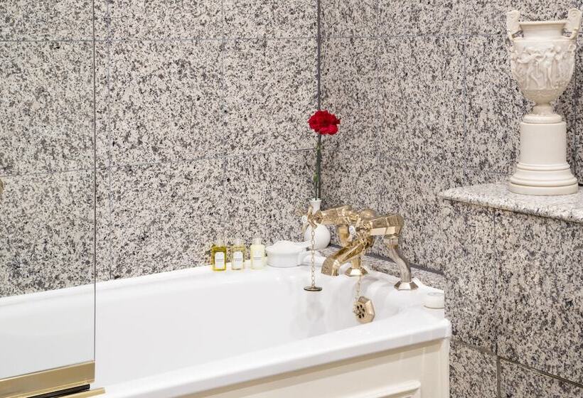 בית מלון כפרי Egerton House