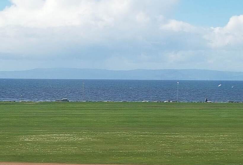 בית מלון כפרי Fairfield House