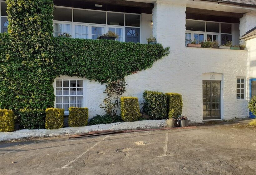 בית מלון כפרי Feathers Royal