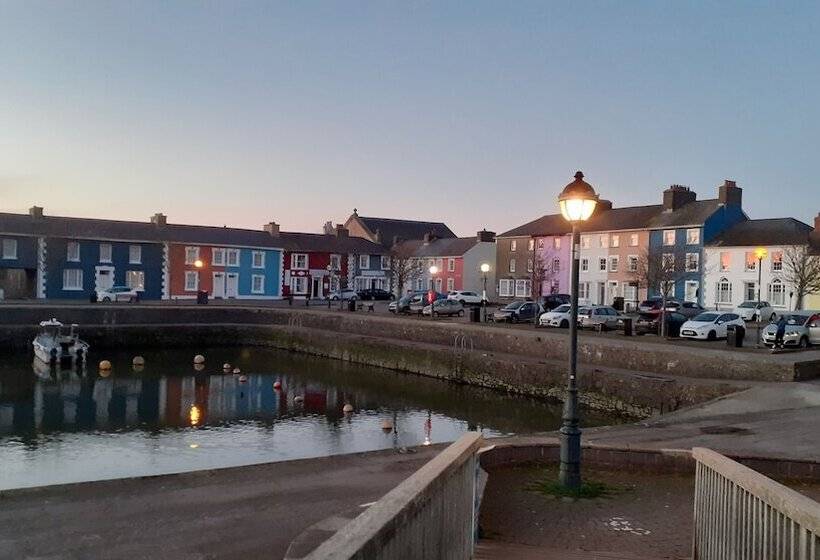 בית מלון כפרי Feathers Royal