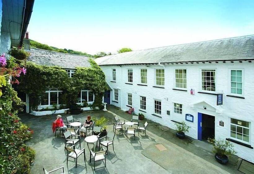 בית מלון כפרי Feathers Royal