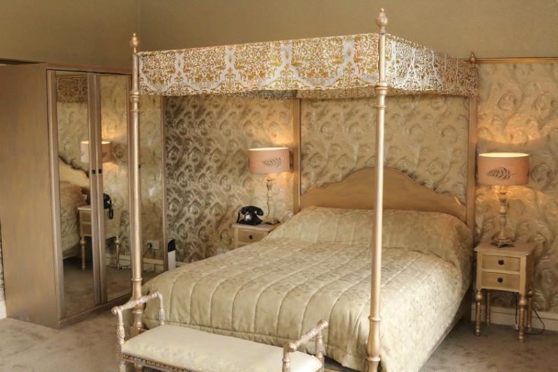 Отель Fernie Castle