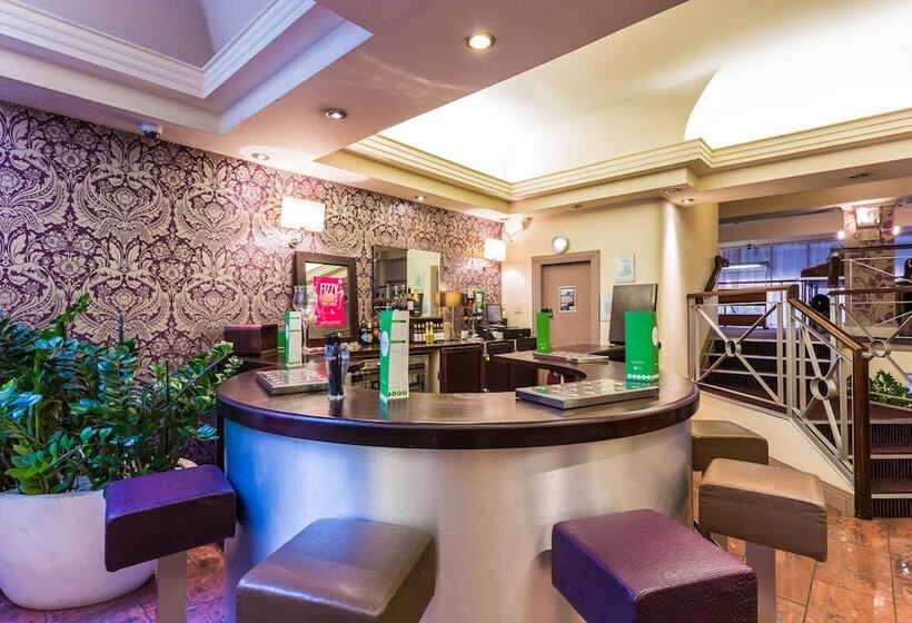 בית מלון כפרי The Gardens