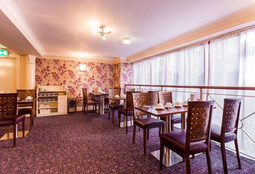 בית מלון כפרי The Gardens