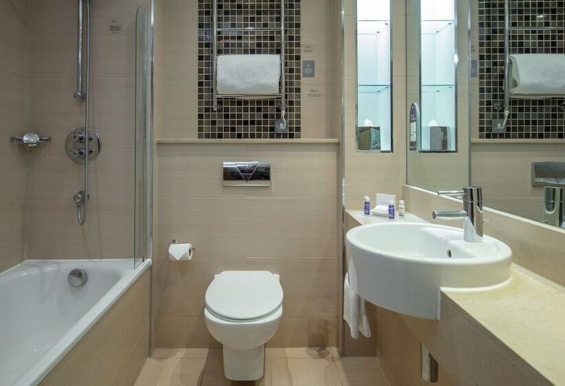 Hampshire Court Hotel & Spa