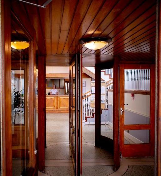 בית מלון כפרי The Hannafore Point