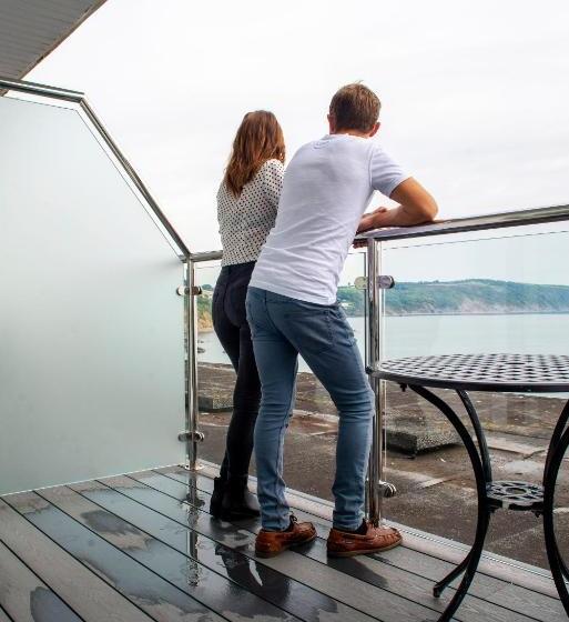 בית מלון כפרי The Hannafore Point