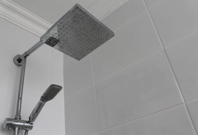 בית מלון כפרי The Hannafore Point