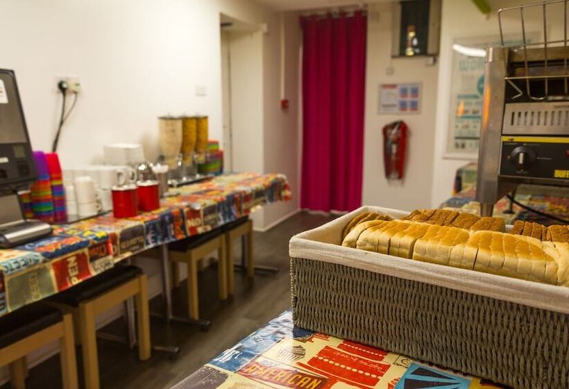 Отель Smart Hyde Park View Hostel