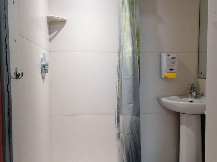 Отель Smart Hyde Park View Hostel