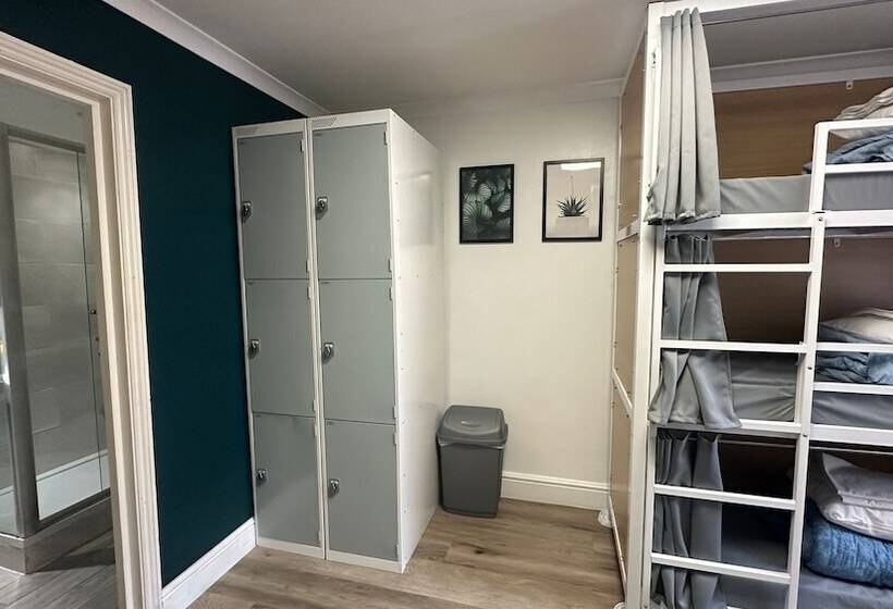 Отель Smart Hyde Park View Hostel