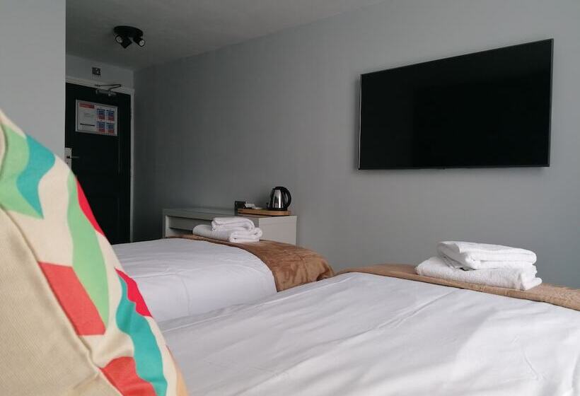 Отель Smart Hyde Park View Hostel