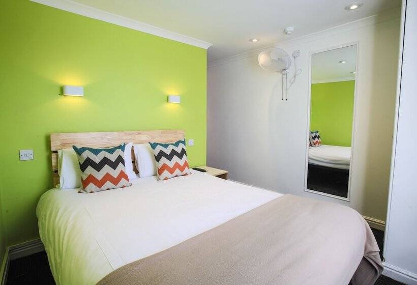 Отель Smart Hyde Park View Hostel