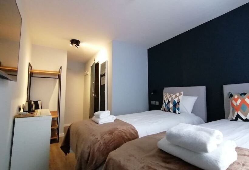 Отель Smart Hyde Park View Hostel