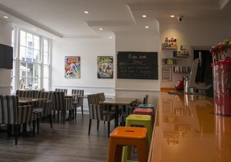 Отель Smart Hyde Park View Hostel