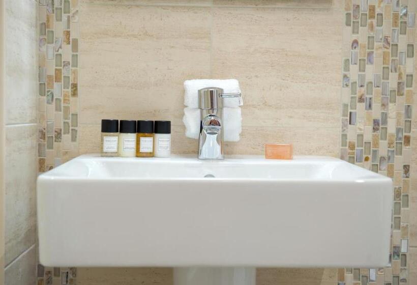 ホテル The County