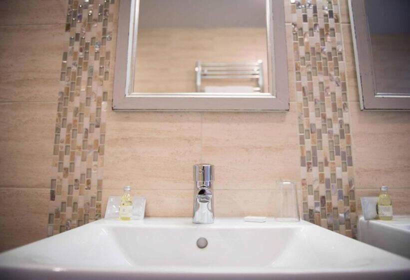 ホテル The County