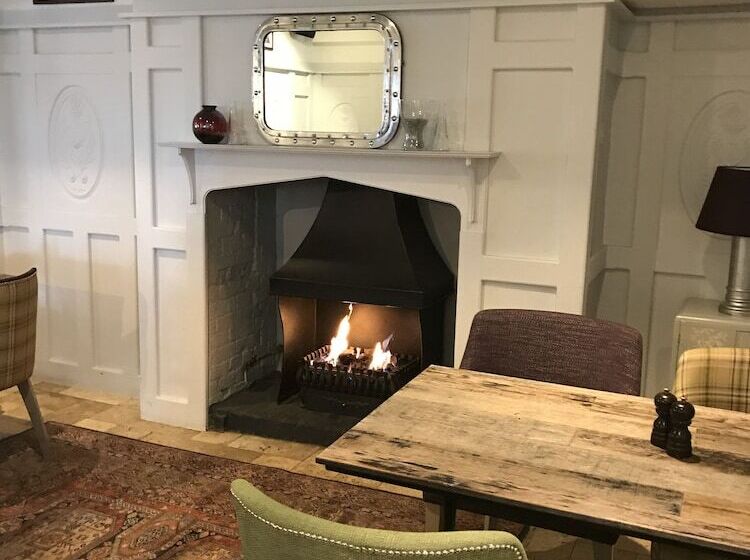 فندق The Deddington Arms