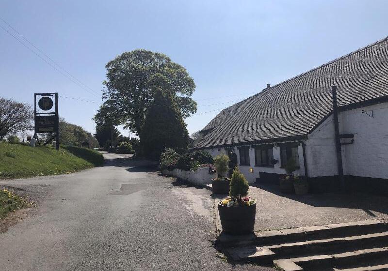 هتل The Dog & Partridge Country Inn