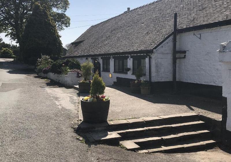 هتل The Dog & Partridge Country Inn