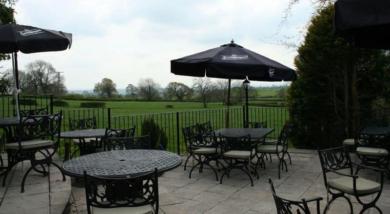 هتل The Dog & Partridge Country Inn