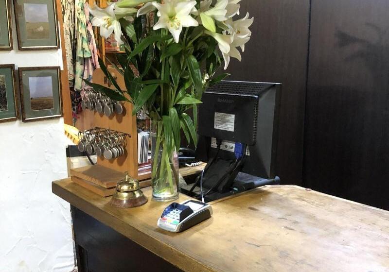 هتل The Dog & Partridge Country Inn