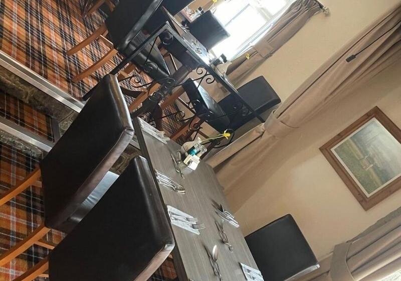 هتل The Dog & Partridge Country Inn