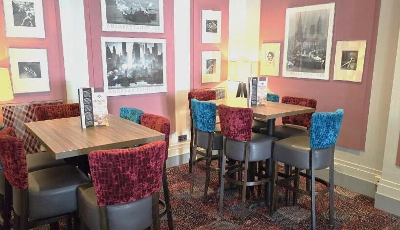 בית מלון כפרי The Empress