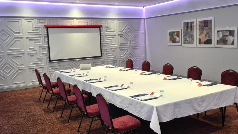 בית מלון כפרי The Empress