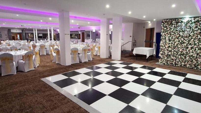 בית מלון כפרי The Empress