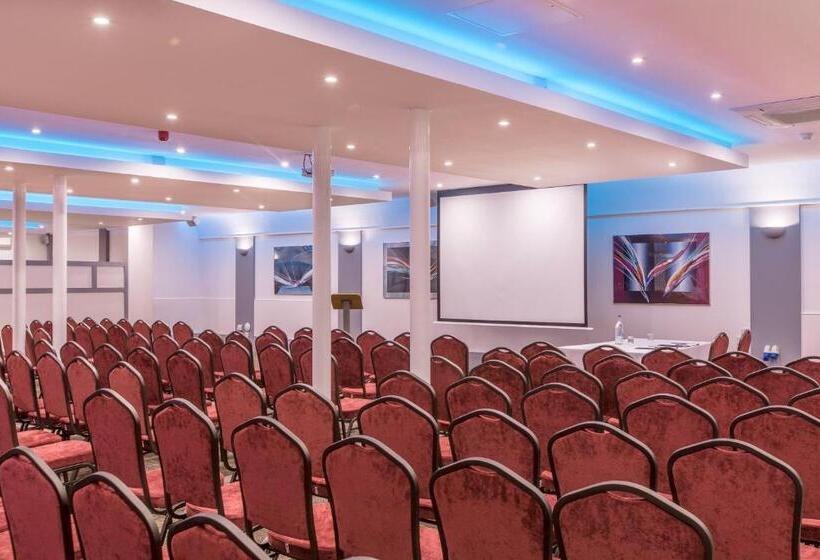 בית מלון כפרי The Empress