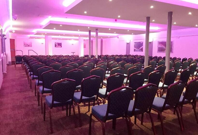 בית מלון כפרי The Empress