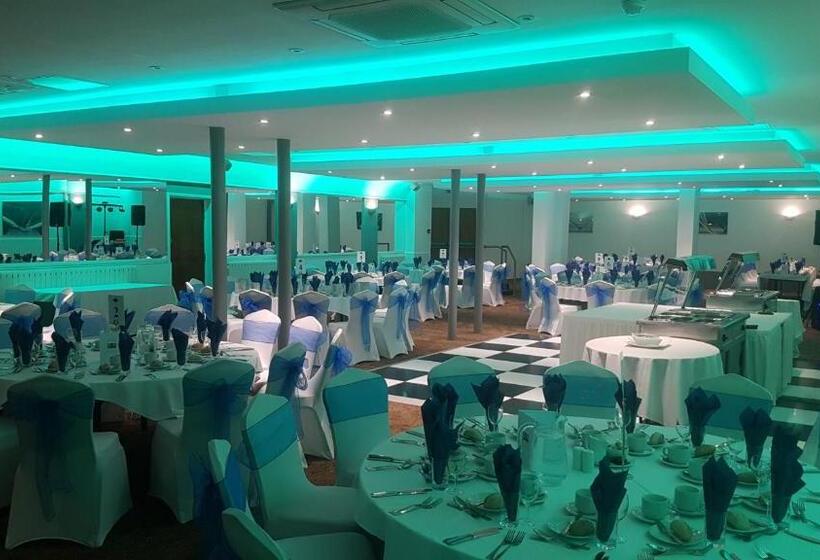 בית מלון כפרי The Empress