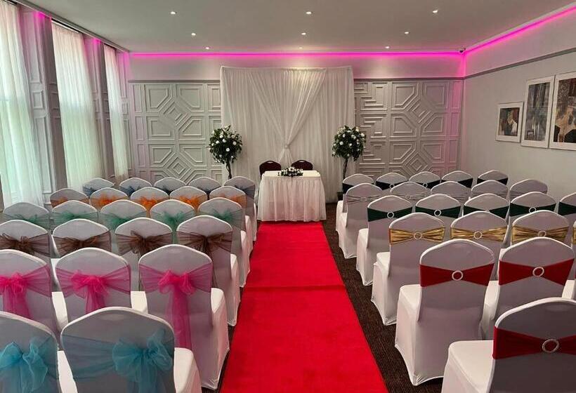 בית מלון כפרי The Empress