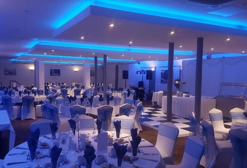 בית מלון כפרי The Empress