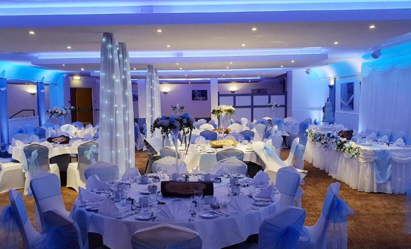 בית מלון כפרי The Empress